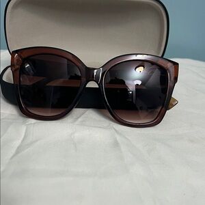 Vince Camino Elegant Brown Sunglasses